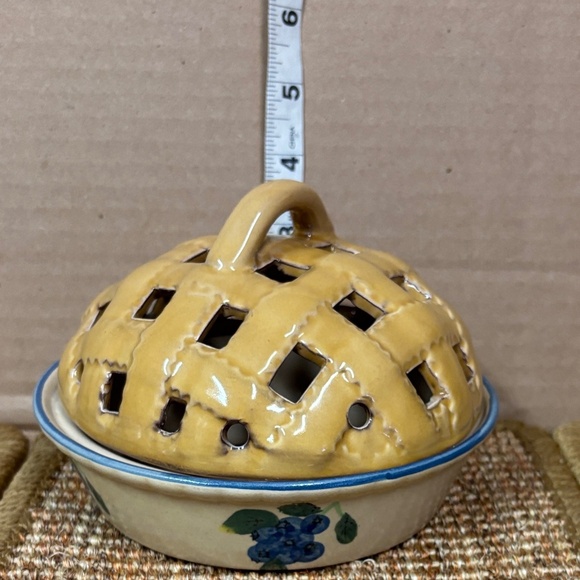 Charming WCL Pottery Mini Pie Tartlet Dish with Lattice Lid - Picture 12 of 12